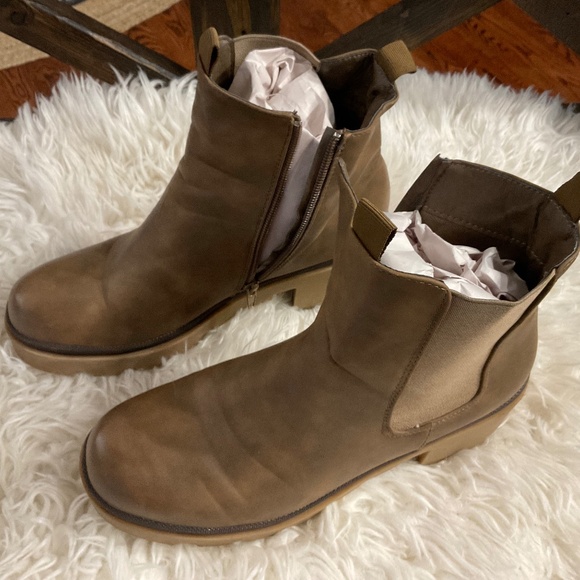 Brown knee high boots Pierre dumas boots. - Picture 1 of 1